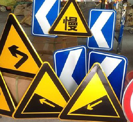 泰和县标识标牌中颜色的确定是很重要的。